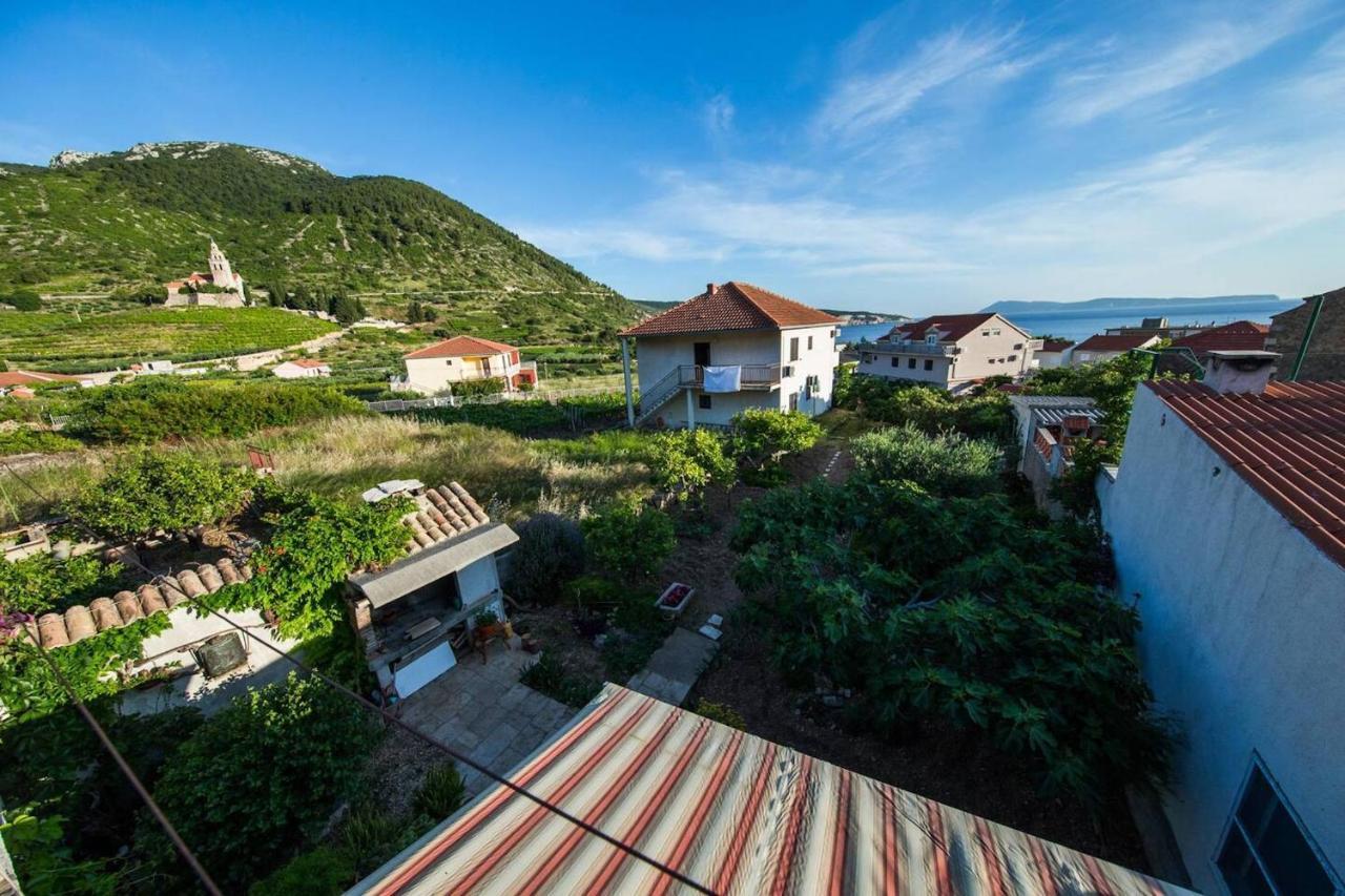 Garden Apartments Komiza Bagian luar foto