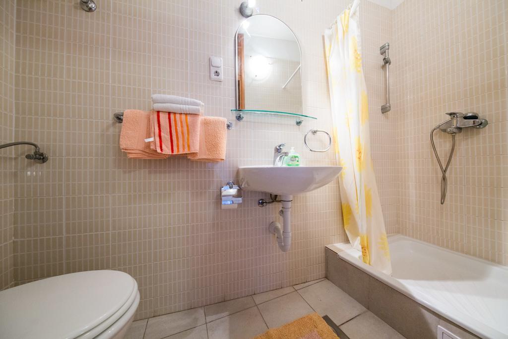 Garden Apartments Komiza Bagian luar foto