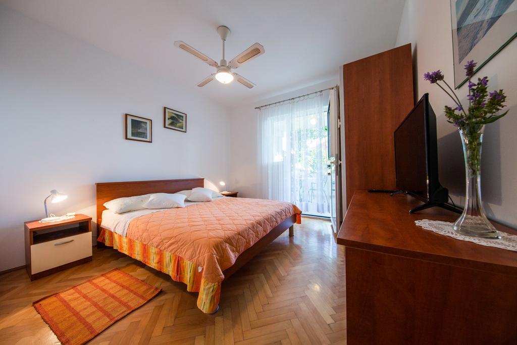 Garden Apartments Komiza Bagian luar foto