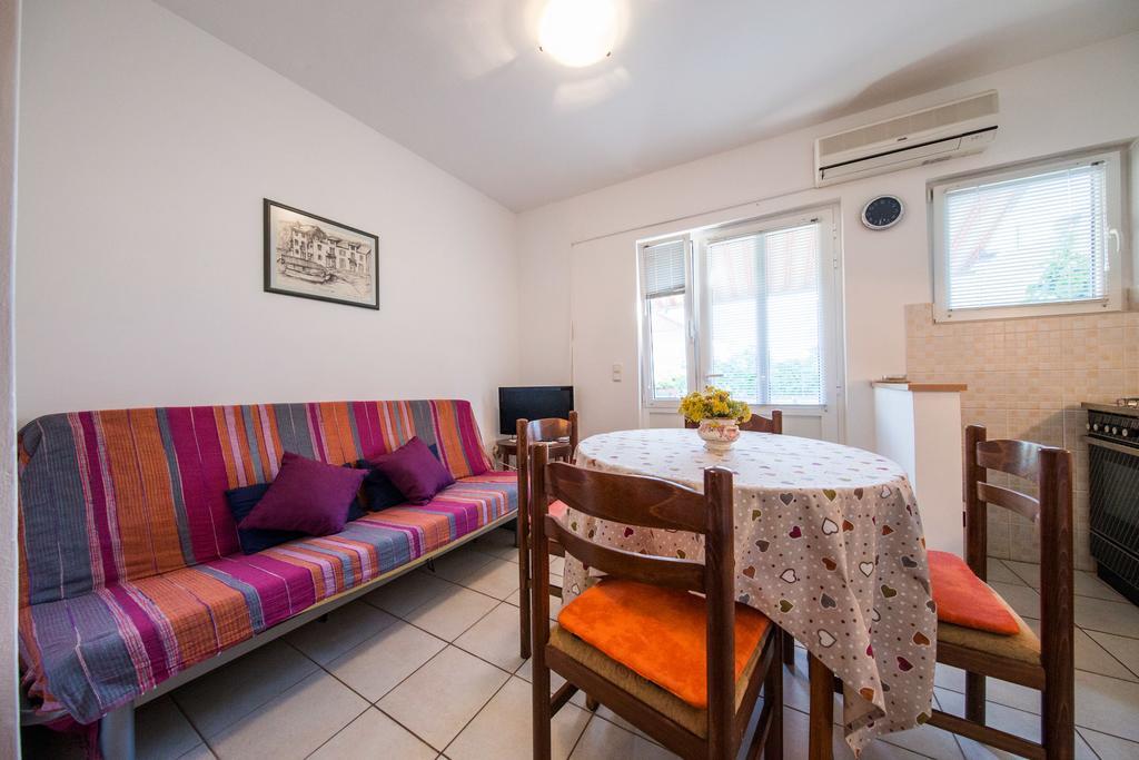 Garden Apartments Komiza Bagian luar foto