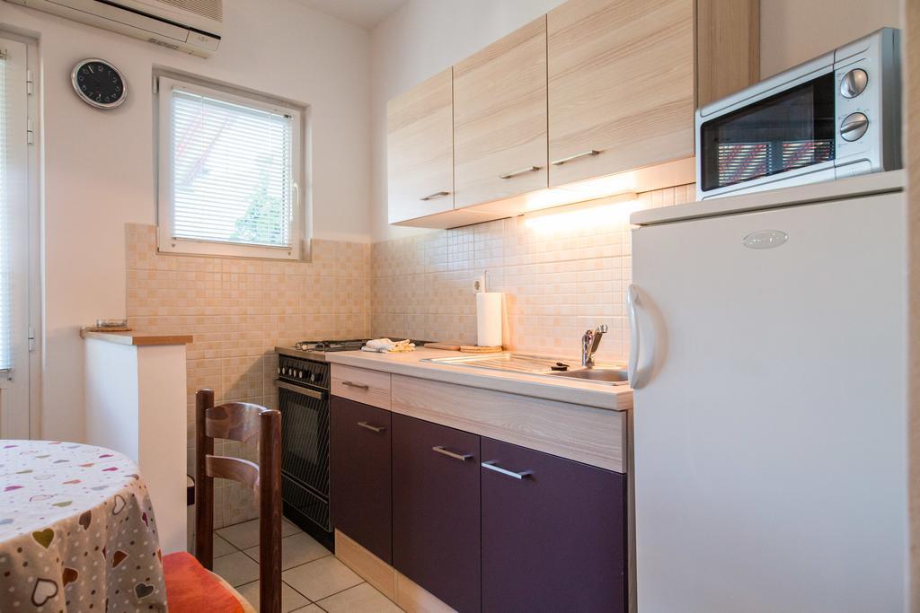 Garden Apartments Komiza Bagian luar foto
